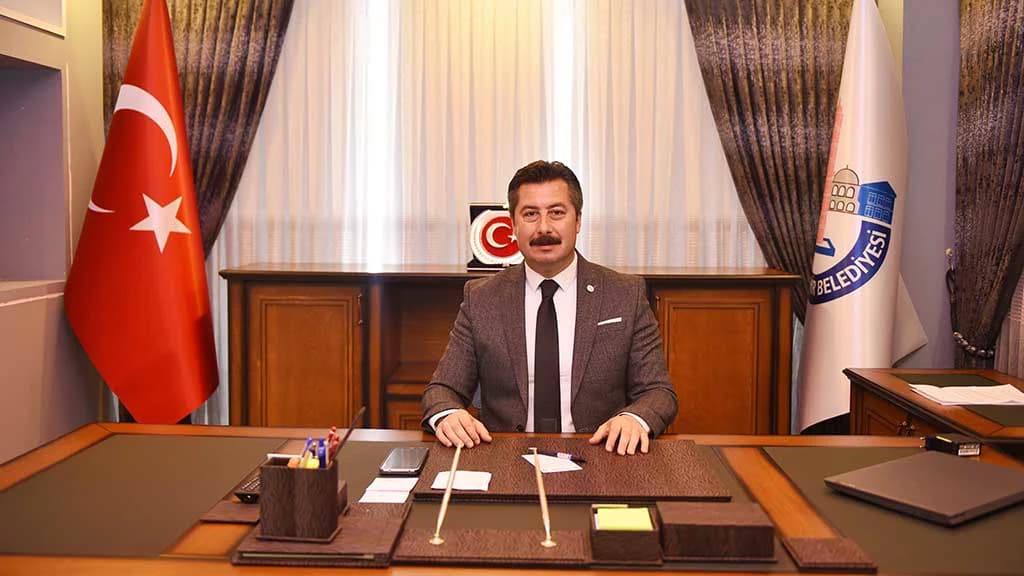 YENİŞEHİR BELEDİYE BAŞKANI ERCAN ÖZEL’DEN ÖĞRETMENLER GÜNÜ MESAJI