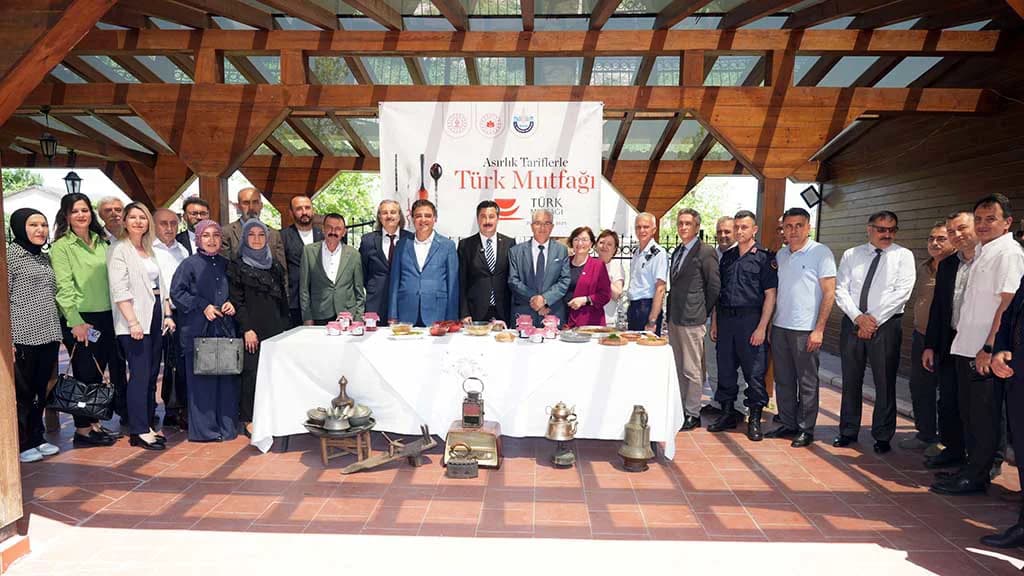 BAŞKAN ÖZEL: TARİHİ LEZZETLERİMİZİ FASTFOOD’A MAHKUM ETMEYECEĞİZ