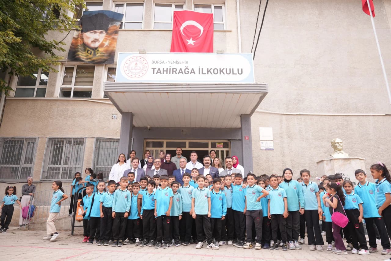 YILLAR ÖNCE ÖĞRENCİYDİ, ŞİMDİ BAŞKAN OLARAK AYNI OKULDA