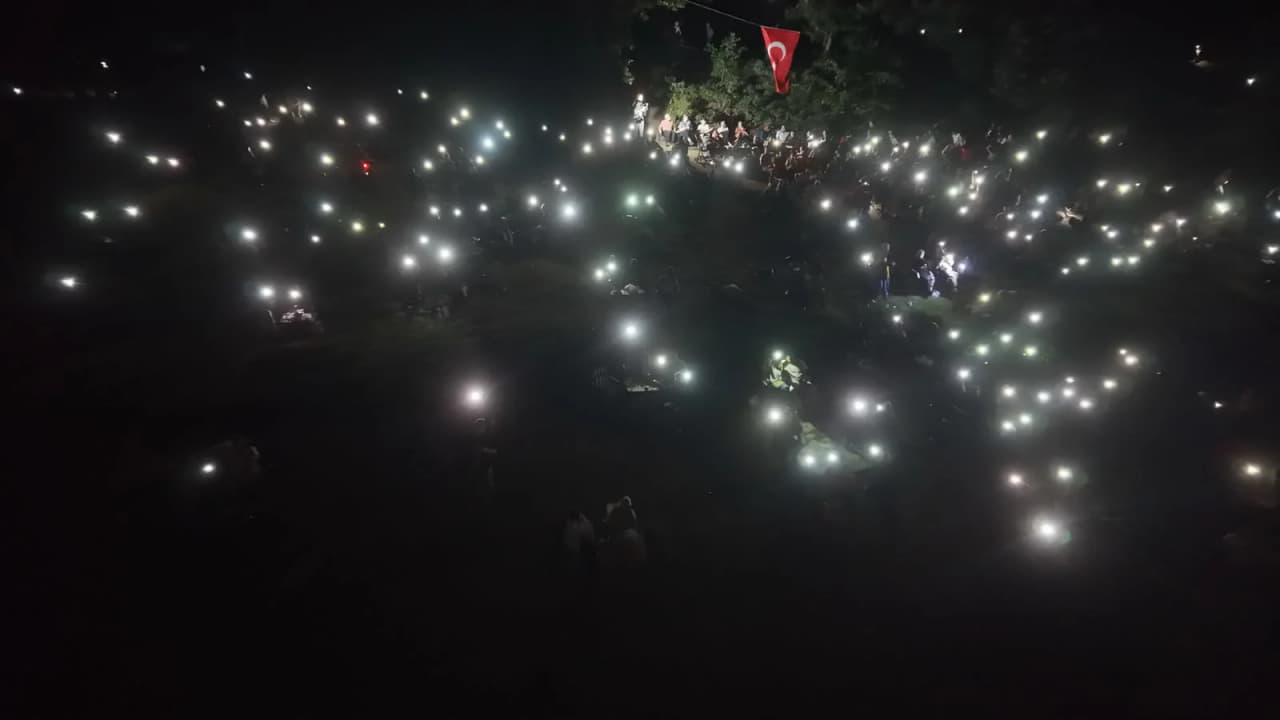 YENİŞEHİR’DE BİNLERCE KİŞİ GÖZLERİNİ GÖKYÜZÜNE ÇEVİRDİ